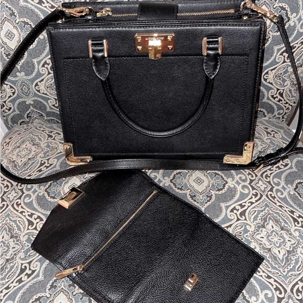 SOLD‼️‼️Michael Kors Kinsley Accordian, Satchel and wallet!! NWOT